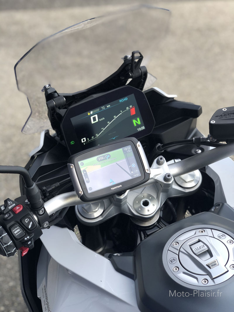 BMW F900XR Motorrad Vermietung Frankreich