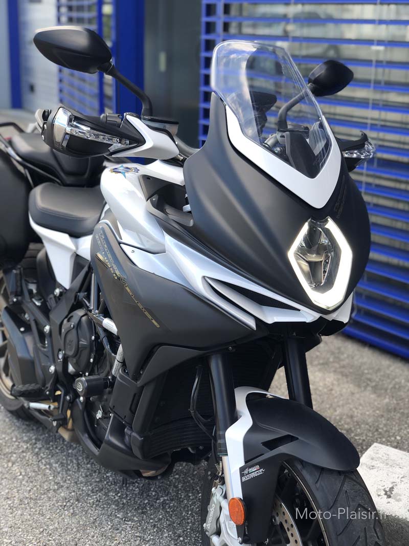 MV AGUSTA Turismo Veloce Lusso Motorrad Vermietung Frankreich